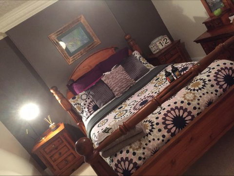 Hillside Cottage - Accommodation Guide 6