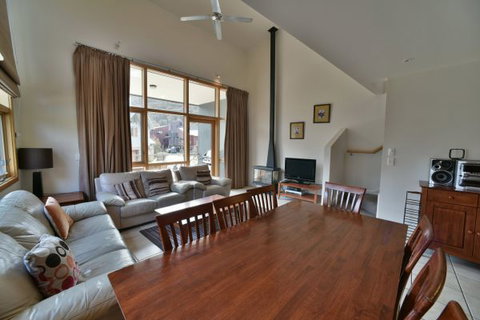Tomarlin Views 1 - Accommodation Guide 3