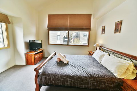Tomarlin Views 1 - Accommodation Guide 5