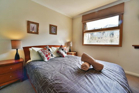 Tomarlin Views 1 - Accommodation Guide 6