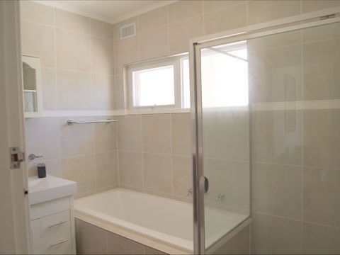 Christies Cottage For Holidays And Relocations. - Accommodation Guide 7