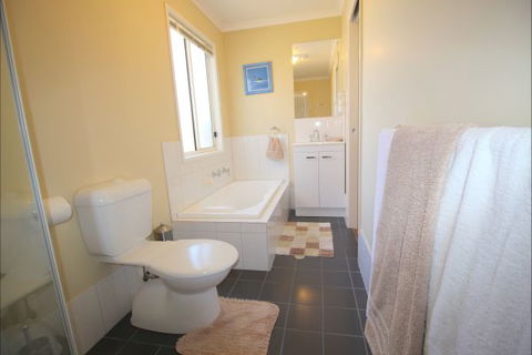 Christies Cottage For Holidays And Relocations. - Accommodation Guide 25