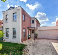 Phoenix House - Ballarat Townhouses - Accommodation Guide