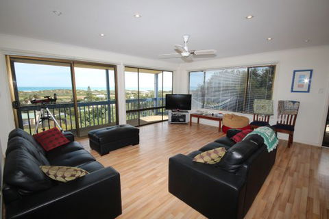 LJ Hooker Goolwa Holiday Rentals - 39 Bradford Road, Goolwa Beach - Accommodation China 0