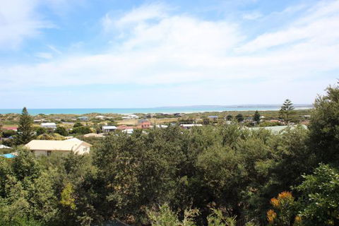 LJ Hooker Goolwa Holiday Rentals - 39 Bradford Road, Goolwa Beach - Accommodation China 2