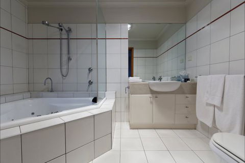 Eugenie's Luxury Accommodation - Accommodation Guide 4