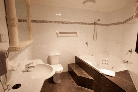 Jesmond Executive Villas - Accommodation Guide 2