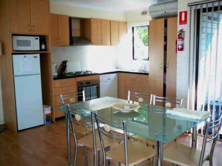 Davey Place Holiday Townhouses - Accommodation Asia 2