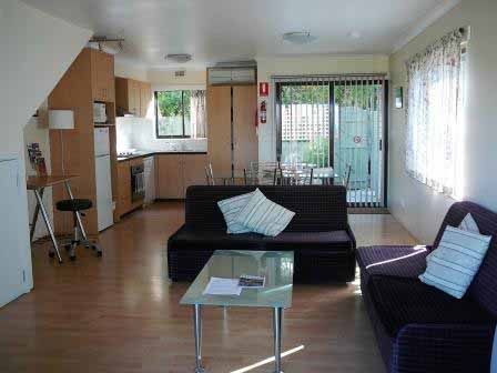 Davey Place Holiday Townhouses - Accommodation Asia 3