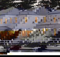 Oscars Waterfront Boutique Hotel - Accommodation Guide