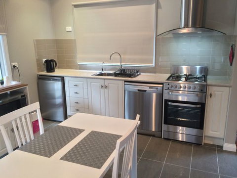 High Peaks Cottages - Accommodation Asia 2