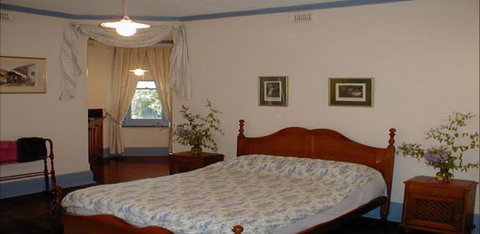 Warwick House - Accommodation China 0