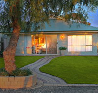 17 QED Lakehouse - Accommodation China