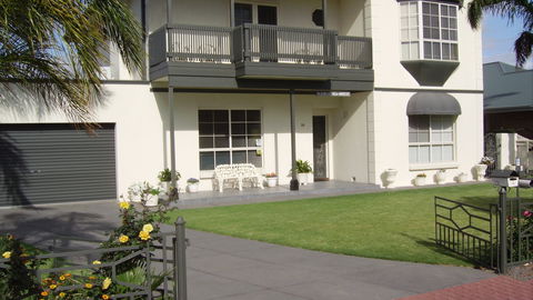 Glenelg Sea-Breeze B&B - Accommodation Guide 0