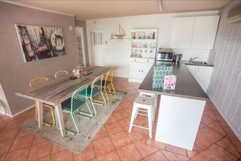 Arlingtons Accommodation - Accommodation Asia 4
