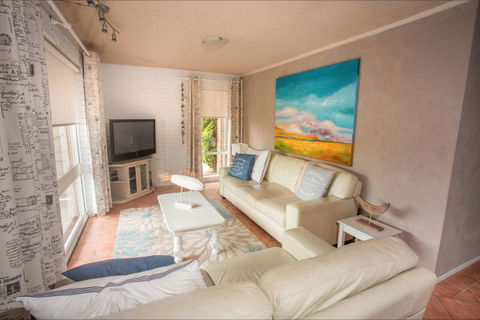 Arlingtons Accommodation - Accommodation Asia 5