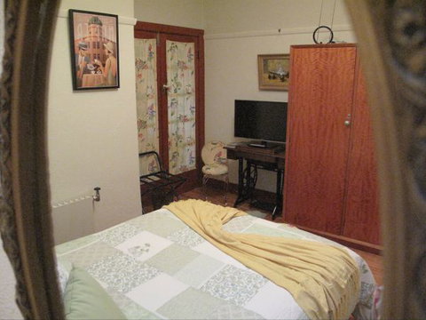 B&B Wodonga - Art Deco Accommodation - Accommodation Guide 4