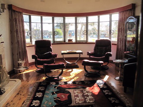 B&B Wodonga - Art Deco Accommodation - Accommodation Guide 5