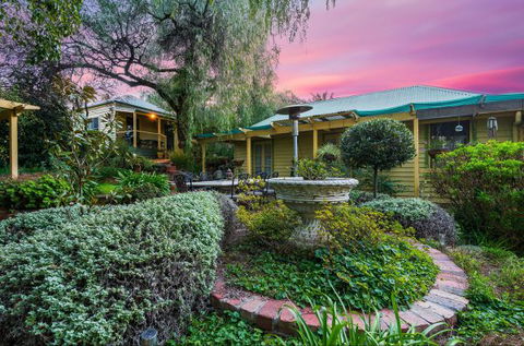 Bendigo Cottages Bed And Breakfast - Accommodation Guide 0