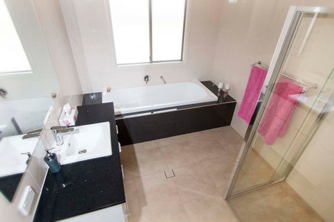 Brock's Base Wellington East - Accommodation Asia 3