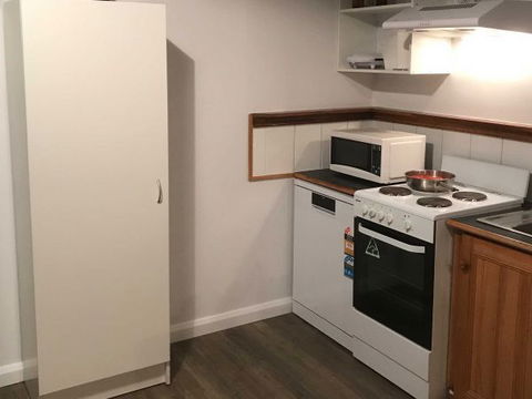 Derby Digs Cottage - Accommodation Guide 6