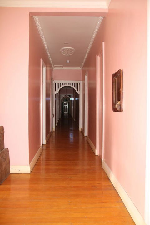 Hotel Corones Charleville - Accommodation Guide 6