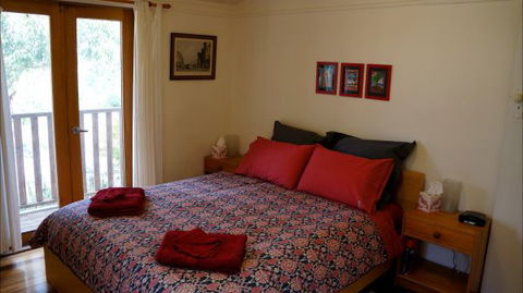 Oakhill Cottage - Accommodation Guide 3