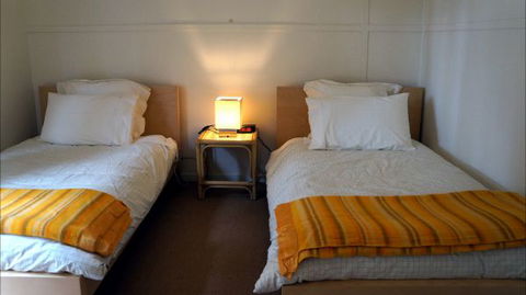 Oakhill Cottage - Accommodation Guide 4