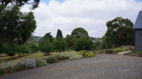 Oakhill Cottage - Accommodation Guide 8