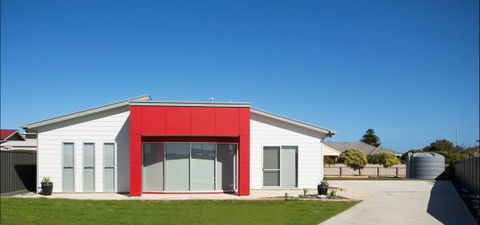 RED FIN Part Of BLUE FIN HOLIDAY HOMES - Accommodation Asia 1