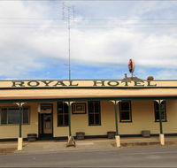 Royal Hotel Snake Valley
