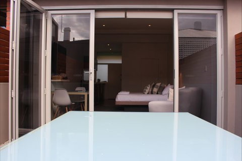 Sandy Bay Studio Apartment - Accommodation Guide 4
