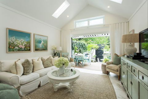 Stylish Interiors In The Bay - Accommodation China 0