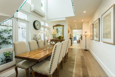 Stylish Interiors In The Bay - Accommodation China 2