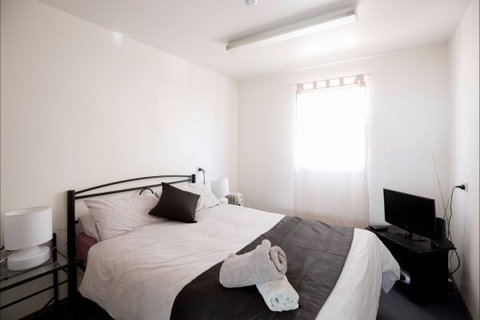 The Nook Backpackers - Accommodation Guide 1
