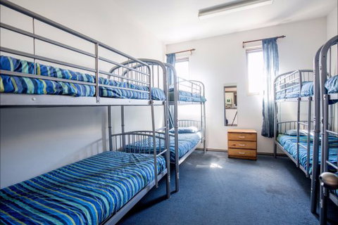 The Nook Backpackers - Accommodation Guide 7