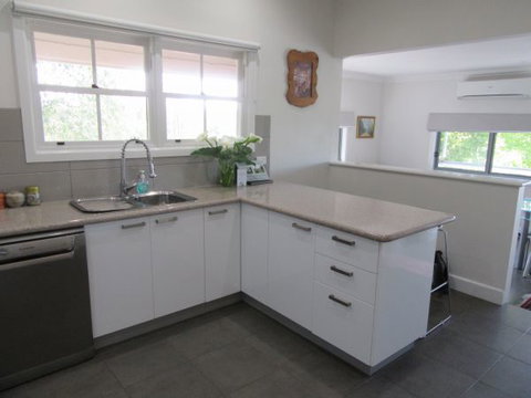 Valley View Cottage - Accommodation Guide 1