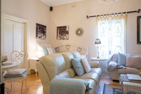 Azalea Cedar-Rose Villa - Accommodation Asia 8