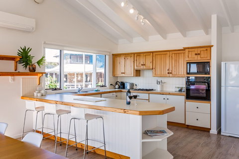 Eagle Heights - Accommodation Asia 1