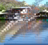 Lakeside Lodge - Accommodation Asia