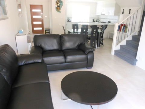 Oaklands Junction - Accommodation Guide 1