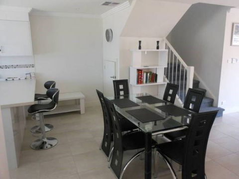 Oaklands Junction - Accommodation Guide 2
