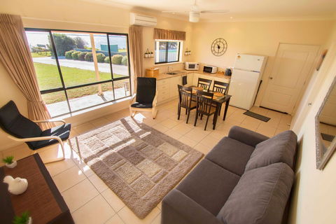 Pelican Perch Retreat - Accommodation Asia 3