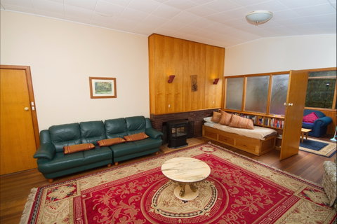 Waterside Accommodation - Derwent Hideaway - Accommodation Guide 4