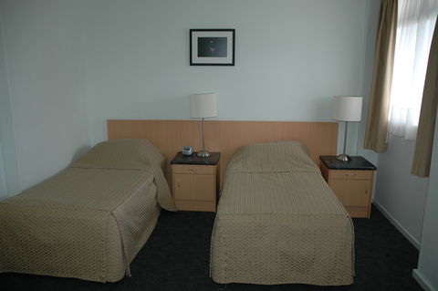 Baileys Motel - Accommodation Guide 1
