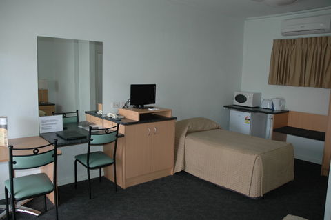 Baileys Motel - Accommodation Guide 3