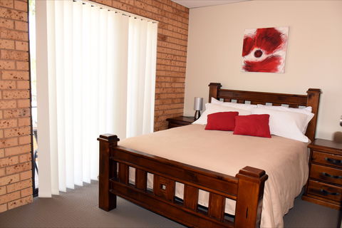 Central Wagga Apartments: Salmon Apartment - Accommodation China 0