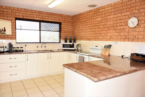 Central Wagga Apartments: Salmon Apartment - Accommodation China 2