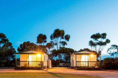 Cummins Caravan & Cabin Park - Accommodation China 0