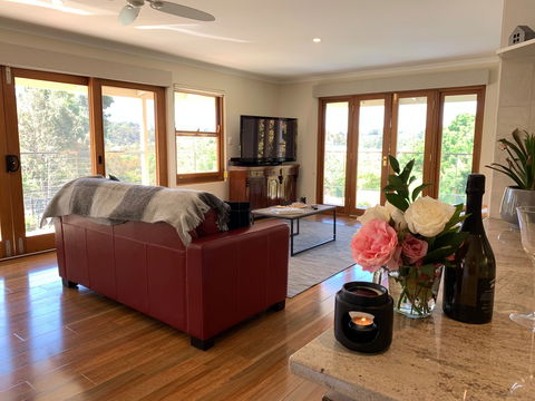 Hahndorf Luxury Lodge - Accommodation Guide 0